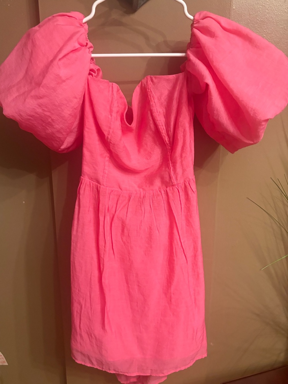 Bold Pink Puff-Sleeve Summer Dress - Picture 2 of 4